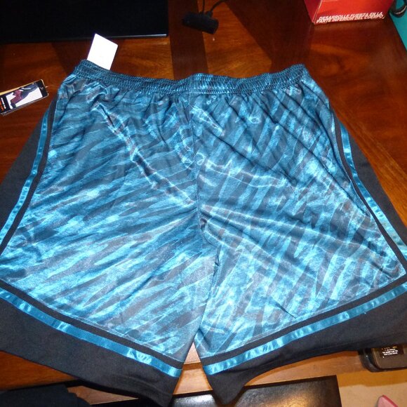 And1 Men's Athletic Shorts - Picture 2 of 2